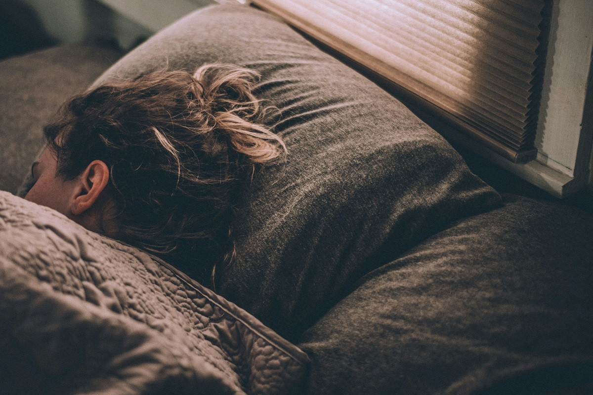 Ειδικός αποκαλύπτει τι ώρα πρέπει να πηγαίνετε στο κρεβάτι για να μην ξυπνάτε κουρασμένοι