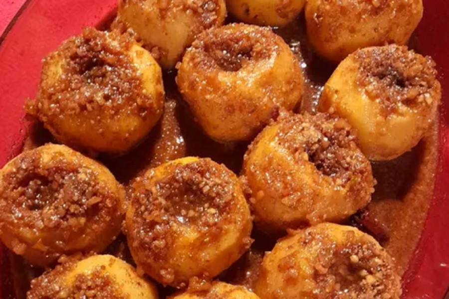 Συνταγή για ψητά μήλα με κανέλα και κονιάκ, γεμιστά με καρύδια