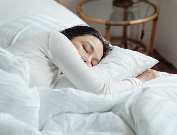 Ο ύπνος μπορεί να επηρεαστεί με έναν σύντροφο στο κρεβάτι