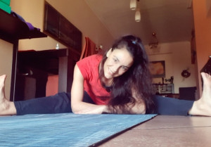 Γιόγκα: Πώς να διαχειριστείτε το άγχος και την κατάθλιψη των Χριστουγέννων