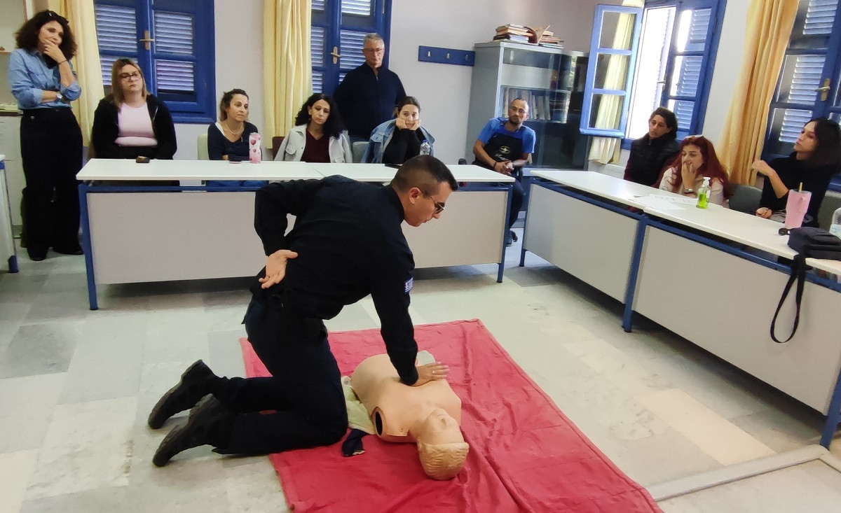 Νάξος: Το 3ο Δημοτικό Σχολείο απέκτησε απινιδωτή