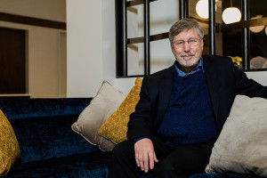 Dr. Bessel van der Kolk: Ο «σύγχρονος Σίγκμουντ Φρόιντ» του τραύματος στην Αθήνα