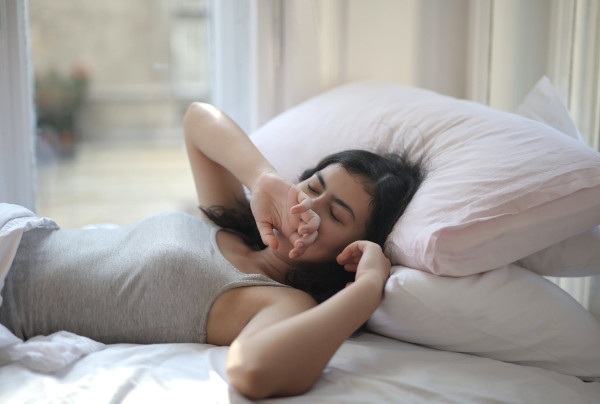 Δυσκολεύεστε να σηκωθείτε το πρωί από το κρεβάτι; Νέα έρευνα εξηγεί γιατί...