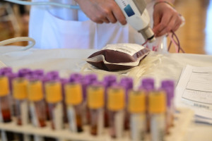 Οι ασθενείς καταγγέλλουν: Μετατρέπουν το πλάσμα αίματος σε εμπόρευμα