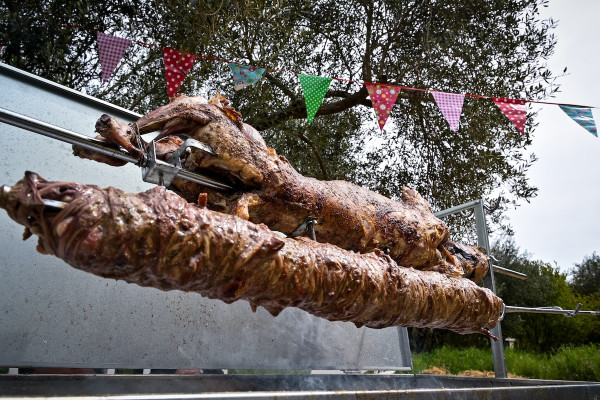 Πόσες μέρες μπορούμε να ξαναζεστάνουμε το κρέας από το Πάσχα