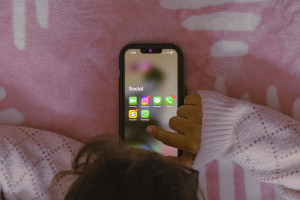 Η χρήση social media στην προεφηβεία συνδέεται με χαμηλότερη γνωστική απόδοση