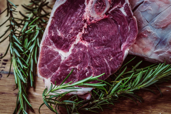 H τακτική κατανάλωση επεξεργασμένου κρέατος αυξάνει τον κίνδυνο για καρδιακή νόσο