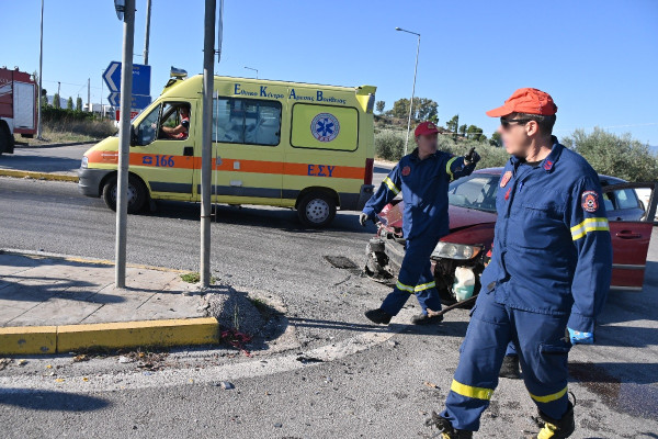 Άρτα: Τροχαίο με λεωφορείο του ΠΝ - «Δεν υπάρχουν σοβαρά τραυματίες»