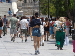 Αποκαρδιωτικοί οι αριθμοί στο δημογραφικό - 1,7 εκατ. λιγότεροι πολίτες στην Ελλάδα έως το 2060