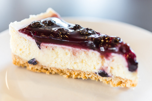Ελαφριά συνταγή για γρήγορο cheesecake ψυγείου, χωρίς ζάχαρη