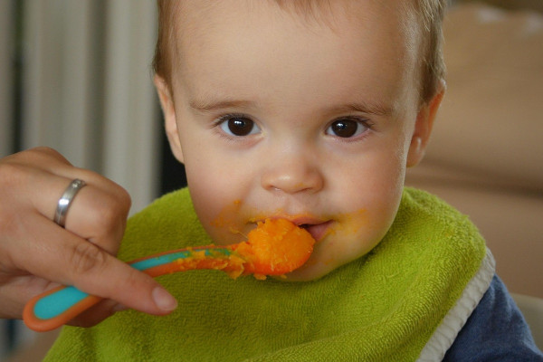 Συναγερμός για τις βρεφικές τροφές – Η πλειοψηφία είναι υπερ – επεξεργασμένες