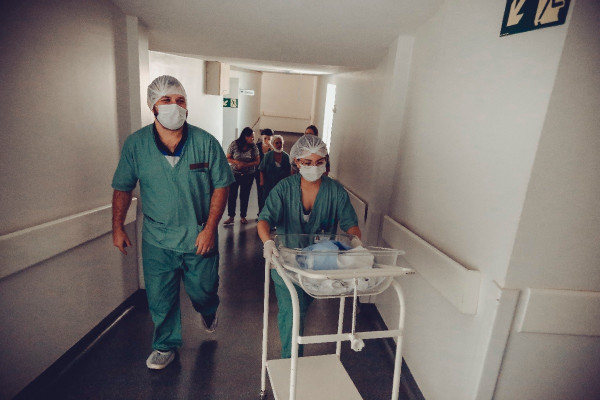 Νοσοκομείο Παπαγεωργίου: Δωρεάν διάγνωση 500 γενετικών παθήσεων σε 1000 βρέφη