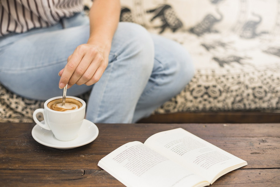 Τα 3 συμπτώματα που δείχνουν ότι ίσως πρέπει να μειώσετε τον καφέ