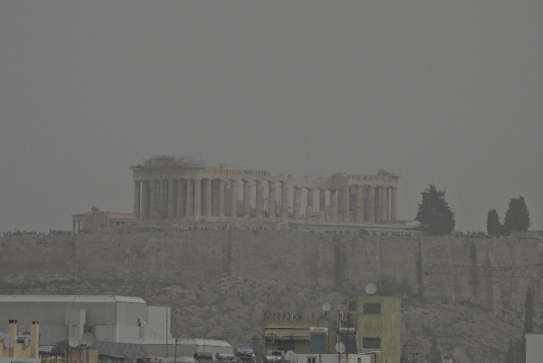 Αφρικανική σκόνη στην Αθήνα: Τι να προσέχετε, πότε φοράμε μάσκα