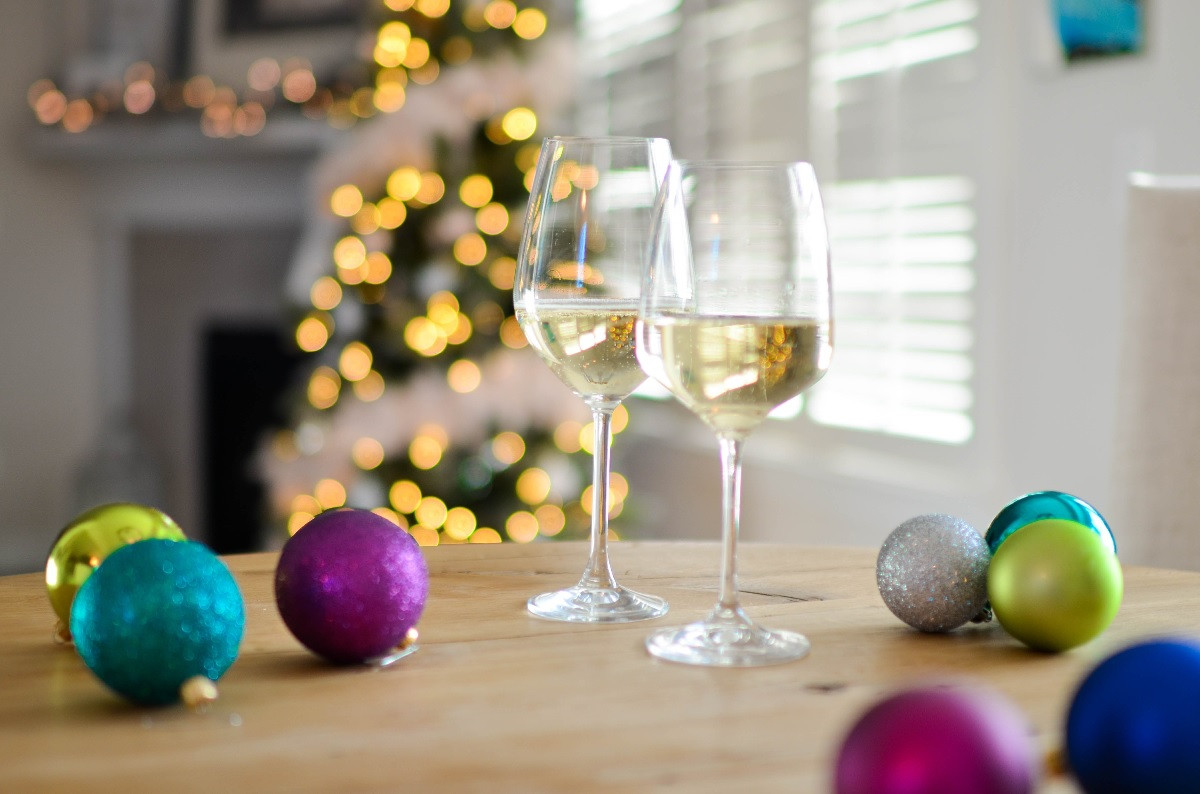 Αλκοόλ: Πόσες θερμίδες έχουν τα αγαπημένα ποτά των εορτών
