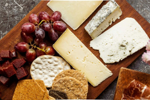 Τι θα πάθετε εάν φάτε χαλασμένο τυρί