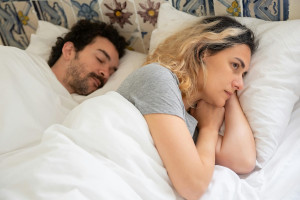 Γιατί δεν είναι πάντα κακή ιδέα να πηγαίνετε για ύπνο θυμωμένοι με τον σύντροφό σας;