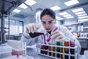 Τραμπ: Περικοπές 1,8 δισεκατομμυρίων δολαρίων από την ιατρική έρευνα