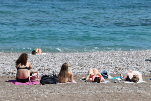 Τα sos του πρώτου καλοκαιρινού μπάνιου στη θάλασσα