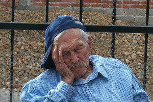 Ύπνος: «Καμπανάκι» για τους ηλικιωμένους που κοιμούνται συχνά μέσα στη μέρα