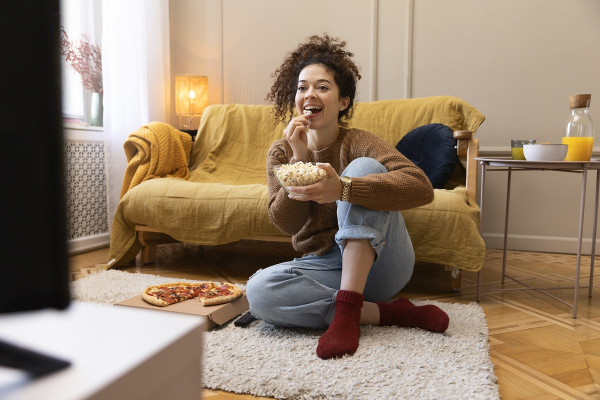 Είναι κακό να τρώμε μπροστά στην τηλεόραση;