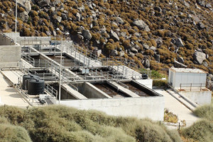 Υγειονομική «βόμβα» στην Πάτμο: Δε λειτουργεί ο βιολογικός καθαρισμός – Στη θάλασσα τα λύματα