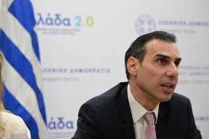 Επίσκεψη Θεμιστοκλέους στη Βάση Ελικοπτέρων του ΕΚΑΒ στην 112 Πτέρυγα Μάχης στην Ελευσίνα