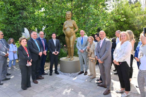 Αρεταίειο Νοσοκομείο: Αποκαλυπτήρια του αγάλματος «Αρεταίεια»