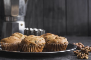 Υγεινή συνταγή για πρωινό - Muffins με κανέλα και σταφίδες
