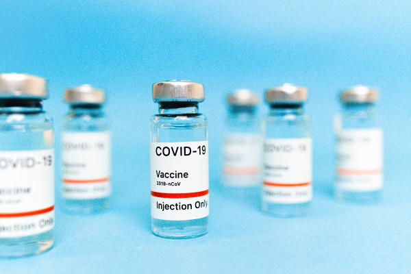 Κόντρα ΣΥΡΙΖΑ - Υπουργείου Υγείας για τους εμβολιασμούς κατά του κορωνοϊού
