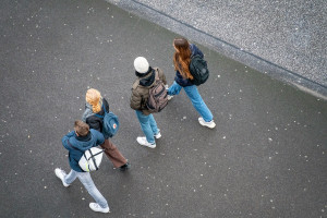 Μελέτη: Πώς οι υπερπροστατευτικοί γονείς επηρεάζουν το παιδί ακόμα και στην ενηλικίωση
