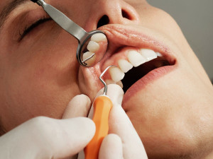 Ηλιούπολη: Προσήχθη «μαϊμού» οδοντίατρος - Η ανακοίνωση του ΟΣΑ