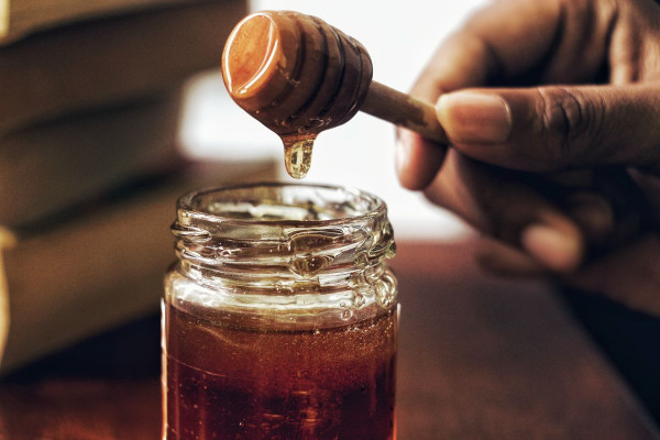 Γιατί πρέπει να καταναλώνεις μέλι όταν έξω κάνει κρύο