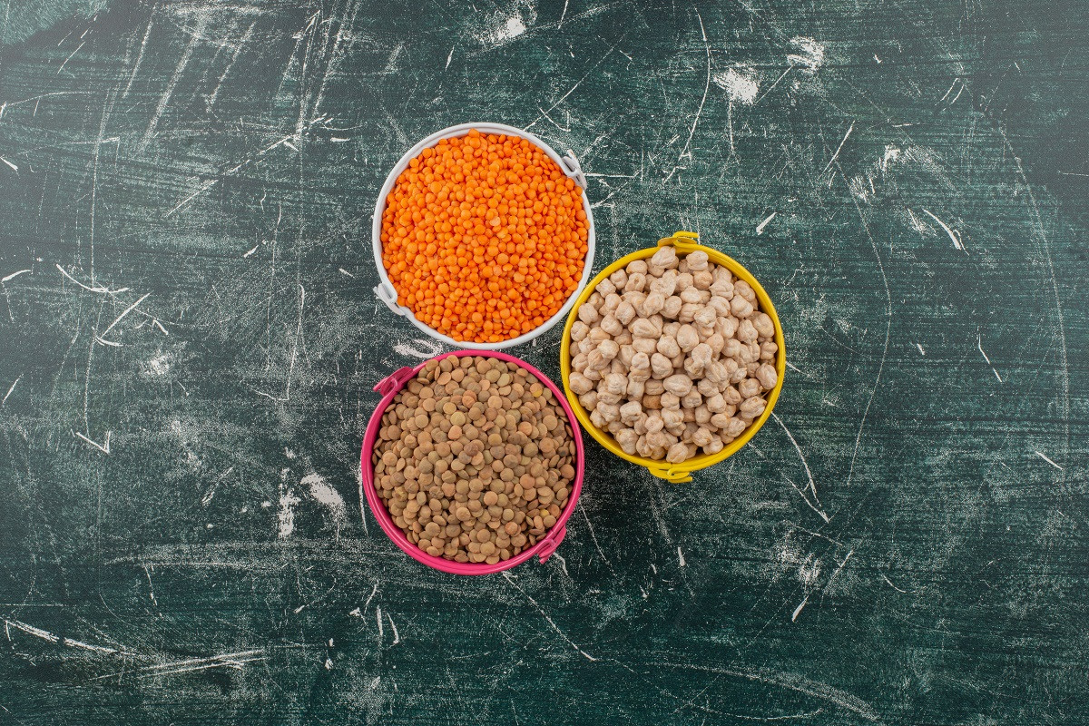 Φακές ή ρεβίθια: Ποια έχουν περισσότερες φυτικές ίνες, πρωτεΐνη και σίδηρο;