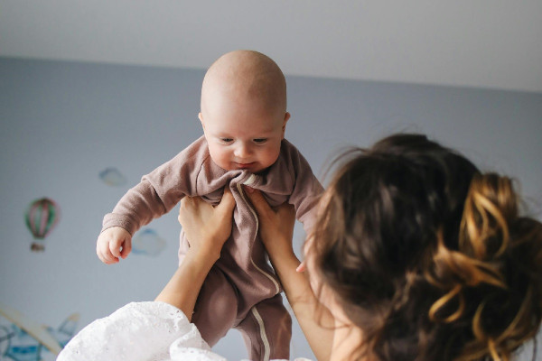 Κορωνοϊός: Τα μωρά που γεννήθηκαν μέσα στην πανδημία είναι λιγότερο επιρρεπή σε τροφικές αλλεργίες