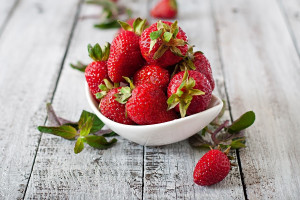 Τα φρούτα και τα λαχανικά που ενισχύουν τη λάμψη της επιδερμίδας