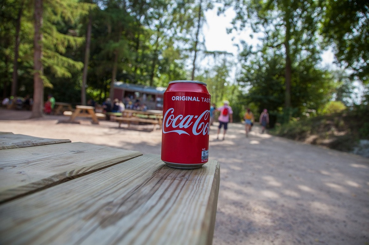 Ναι, είναι γεγονός: Η Coca-Cola λανσάρει στις ΗΠΑ νέο αναψυκτικό με ζάχαρη από ζαχαροκάλαμο