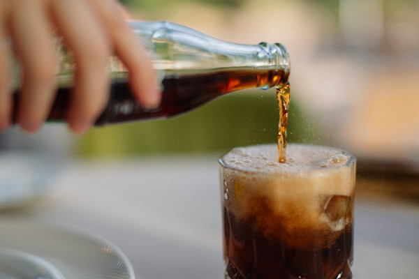 Η καθημερινή κατανάλωση ζαχαρούχων ροφημάτων συνδέεται με αυξημένο κίνδυνο καρκίνου του στομάχου
