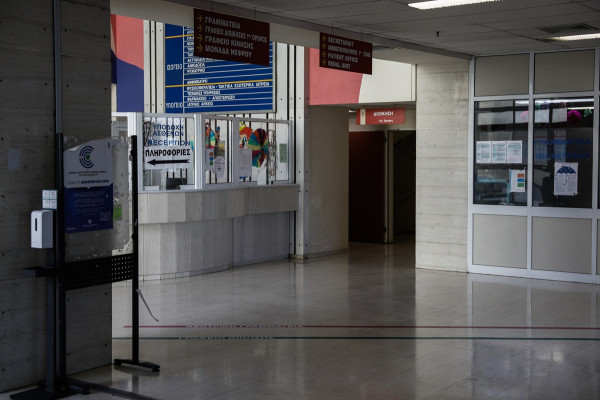 Ψάχνουν προεκλογική διέξοδο με... μπαλώματα για τα τεράστια κενά στο ΕΣΥ