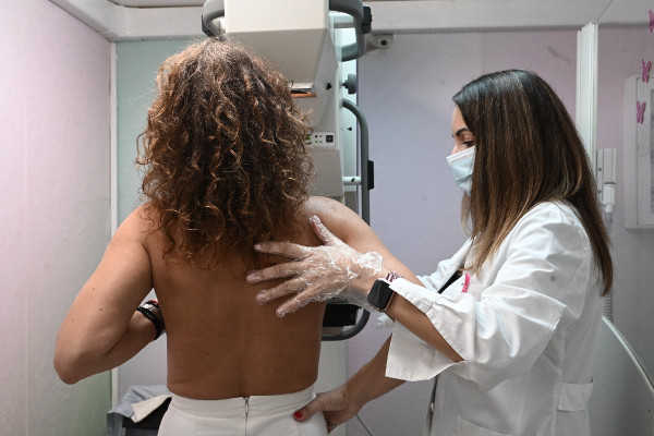ΠΙΣ: Ανεκτέλεστο το 60% των παραπεμπτικών για δωρεάν μαστογραφία
