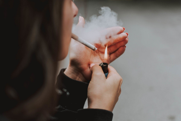 Η συνήθεια που αυξάνει τον κίνδυνο οστεοπόρωσης, σύμφωνα με τους ειδικούς