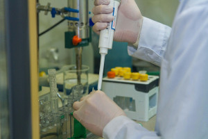 Εμβόλια COVID-19 και μονοκλωνική γαμμαπάθεια: Τι δείχνει μελέτη για την ασφάλεια των ασθενών