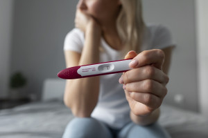 Αρνητικό τεστ εγκυμοσύνης χωρίς περίοδο: Τι πρέπει να ελέγξετε