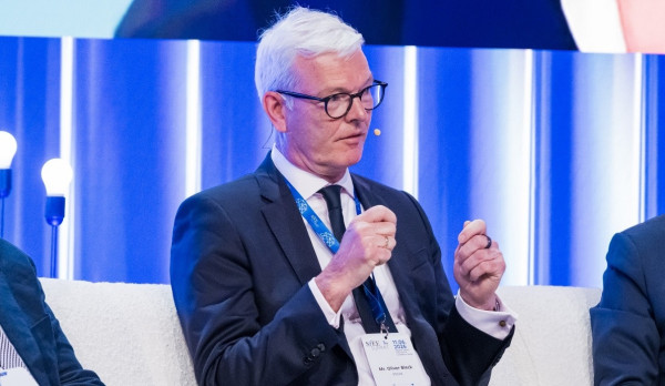 Oliver Bleck (Roche): Η πολιτική βούληση και οι στρατηγικές επενδύσεις απαραίτητες για την ενίσχυση της φαρμακευτικής καινοτομίας σε Ευρώπη και Ελλάδα