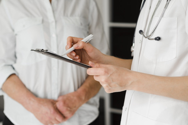 Ογκολόγος: Τα 5 πράγματα που πρέπει να κάνουν τώρα οι νέες γυναίκες για να μειώσουν τον κίνδυνο καρκίνου