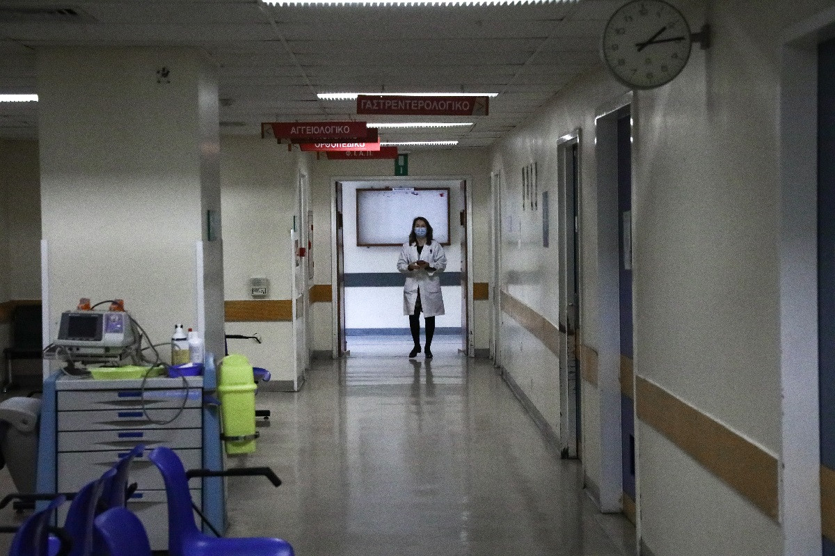 Θριάσιο: Μάχη για τη ζωή του δίνει 18χρονος – Παρασύρθηκε από αυτοκίνητο στη Λ. Βουλιαγμένης