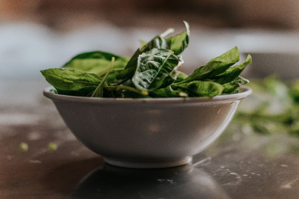 Σπανάκι ή kale; Ειδικοί εξηγούν ποιο είναι το καλύτερο για την υγεία