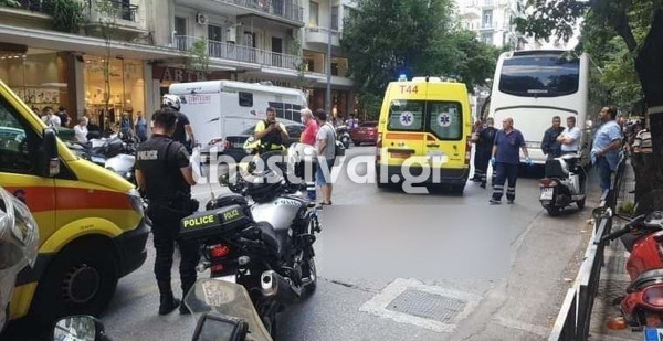 Θεσσαλονίκη: Νεκρός μοτοσικλετιστής που τον πάτησε λεωφορείο, παρά την άμεση παρέμβαση του ΕΚΑΒ
