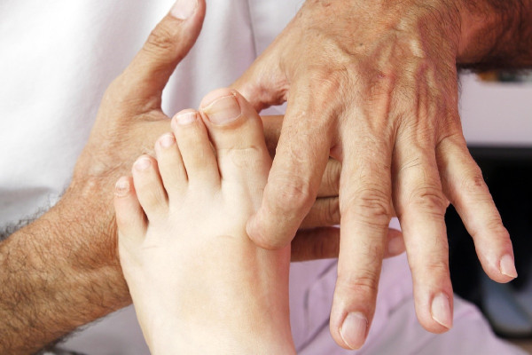 6 απλά tips για πρησμένες πατούσες και αστραγάλους