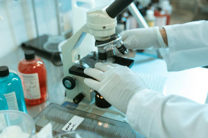 Καρκίνος ωοθηκών: Για πρώτη φορά ανοσοθεραπεία έχει όφελος επιβίωσης σε ασθενείς με ανθεκτική μορφή της νόσου